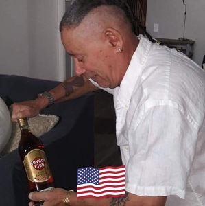 Meet your Posher, Tomas